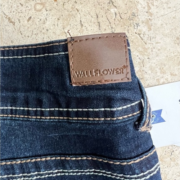 WallFlower Luscious Curvy Bootcut Jeans for Women Mid-Rise  Stretch Denim Sz 24S - Picture 10 of 11